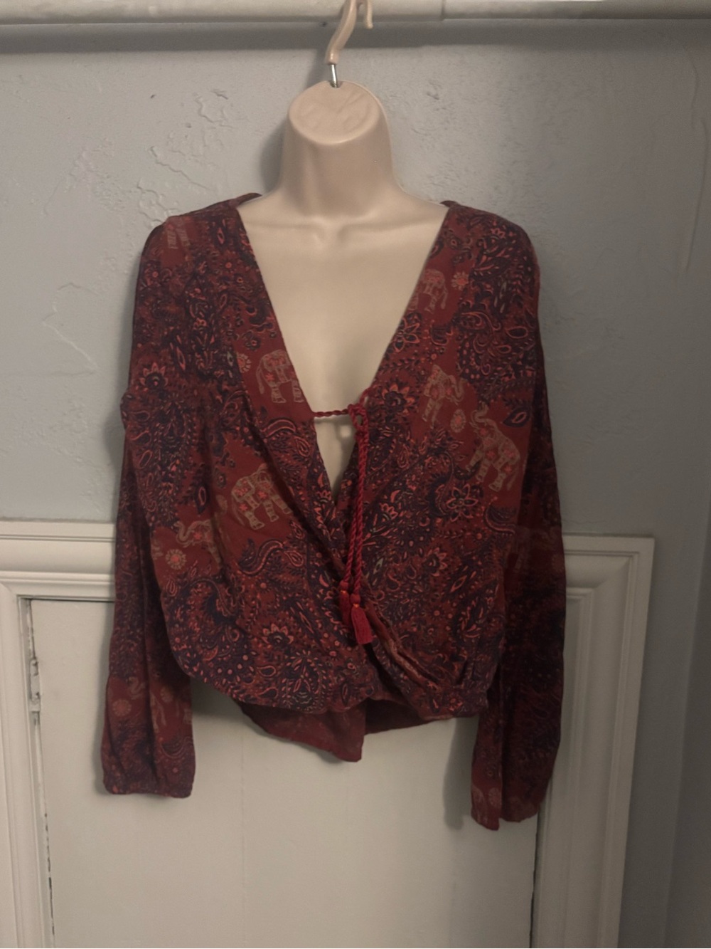 Hollister boho cropped long sleeved shirt, size medium
